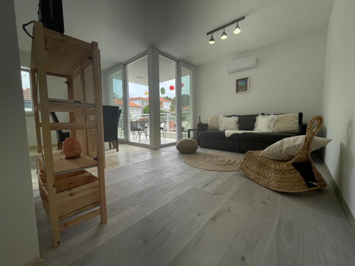 Vila Regina Apartment Paloma With Swimming Pool يزيرا المظهر الخارجي الصورة