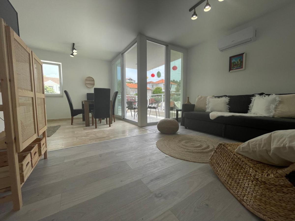 Vila Regina Apartment Paloma With Swimming Pool يزيرا المظهر الخارجي الصورة