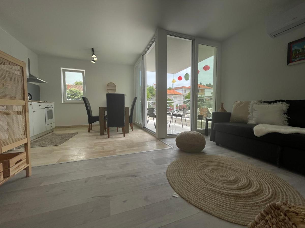 Vila Regina Apartment Paloma With Swimming Pool يزيرا المظهر الخارجي الصورة